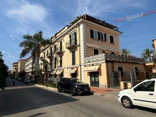 Garage in vendita a bordighera corso italia, 19