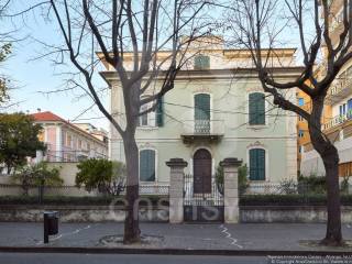 Intero stabile in vendita ad albenga viale martiri della libertà