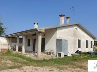 Villa all'asta a chioggia strada dei piovini, 14