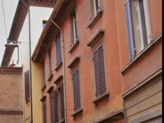 Posto auto in vendita a bologna via parigi , 18