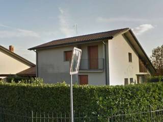 Villa a schiera all'asta a inverigo via cesare beccaria, 6