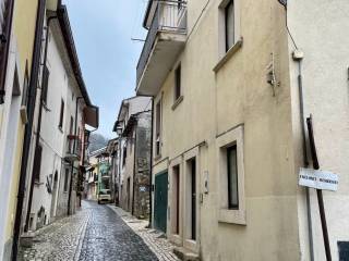 Casa indipendente in vendita ad alfedena via ortorotondo