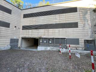 Garage in affitto a genova via serra, 1