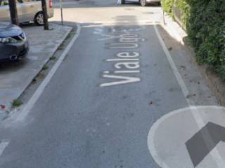 Negozio all'asta a rimini viale ugo foscolo, 1