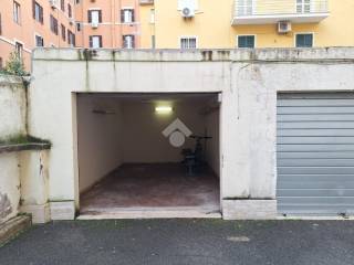 Garage in vendita a roma via pescara, 13