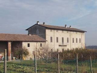 Casale in vendita a castel san giovanni strada castel san giovanni