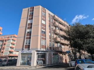 Garage in vendita a roma viale alfredo zambrini, 74