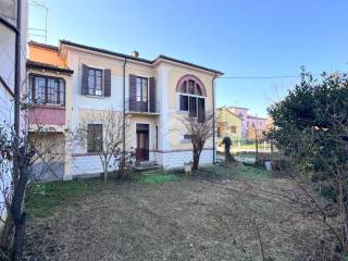 Casa indipendente in vendita a rodigo via giuseppe garibaldi, 7