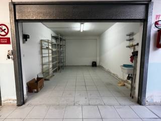 Garage in affitto a salerno via michelangelo schipa