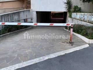 Garage in affitto a roma via sant'agatone papa, 23