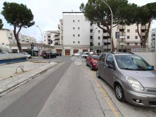 Garage in affitto a brindisi via danimarca, 1