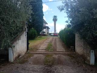 Villa in vendita ad aprilia via crocetta di carano