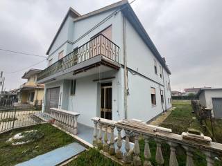 Casa indipendente in vendita a porto viro via giuseppe mazzini