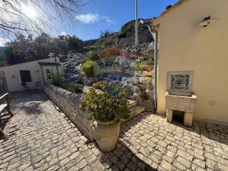 Casa indipendente in vendita a modica via san benedetto da norcia, 81