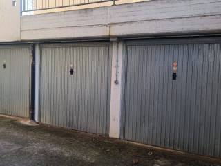 Garage in affitto a verona via roveggia