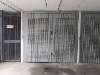 Garage in vendita ad albino viale gasparini, 10