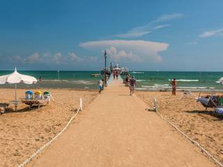 Negozio in in affitto da privato a lignano sabbiadoro piazza del sole