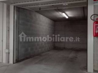 Garage in vendita a lodi via aldo moro, 30