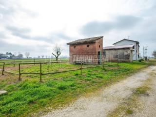 Garage in vendita a san pietro in casale via massumatico 2251/a