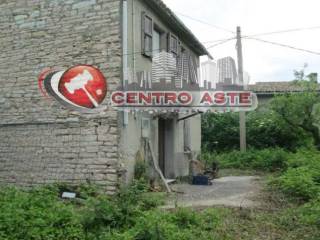 Villa all'asta a fossombrone via monte bianco, 15, 61034 fossombrone pu, italia