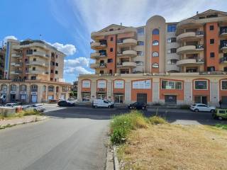 Negozio in vendita a corigliano-rossano viale nestore mazzei 87067