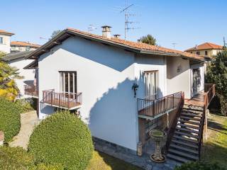 Villa in vendita ad arona via monte rosa, 18