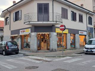 Negozio in affitto a orbassano viale regina margherita, 25