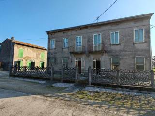 Villa bifamiliare in in vendita da privato a cento via ennio guaraldi, 24