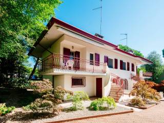 Villa bifamiliare in vendita a lignano sabbiadoro viale adriatico