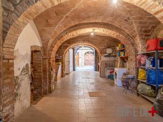 Garage in vendita a volterra via sant'agnolo