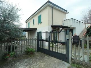 Casa indipendente in vendita a rosciano via della stazione, 14