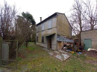 Casa indipendente in vendita ad argenta via giovanni amendola, 6