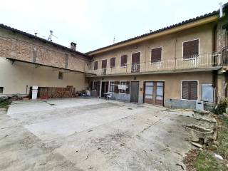 Casa indipendente in vendita a castellinaldo d'alba via vittorio alfieri