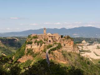 Casa indipendente in vendita a bagnoregio piazza colesanti