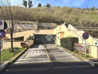 Garage in affitto a roma via pietro de cristofaro, 61