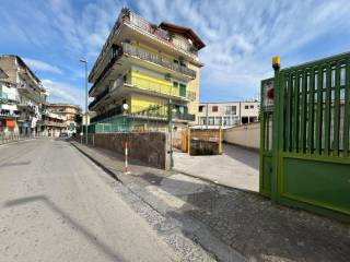 Garage in vendita a napoli viale quattro aprile, 4