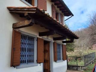 Casa indipendente in vendita a castel san niccolò località trebbio san pancrazio, 41