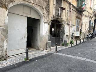 Garage in vendita a portici str. dei nastri, 18