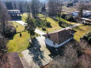 Villa bifamiliare in vendita a besozzo via trieste, 38