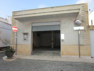 Magazzino in affitto a statte via carso, 49