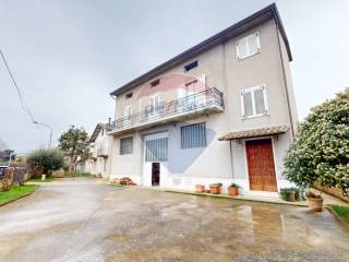 Casa indipendente in vendita a bastia umbra via amendola