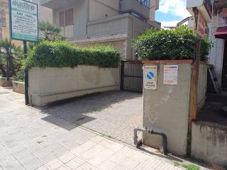 Garage in vendita a palermo via montepellegrino, 154