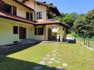 Villa bifamiliare in vendita a brovello-carpugnino via per stresa 196