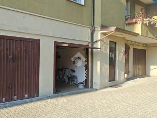 Garage in vendita a carate brianza via rivera, 11