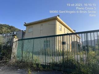 Capannone all'asta a sant'angelo di brolo contrada piano croce