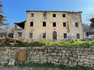 Rustico in vendita a caprino veronese via pina madinelli