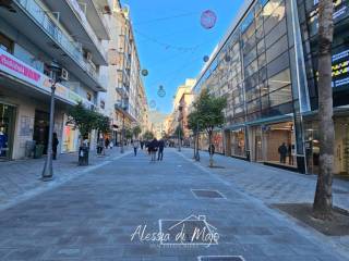 Negozio in vendita a salerno corso vittorio emanuele