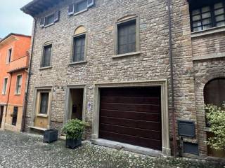 Casa indipendente in vendita a castell'arquato via fontane del duca