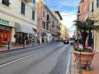 Negozio in affitto a bordighera via vittorio emanuele, 1