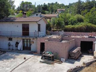 Casa indipendente in vendita a tolentino contrada vaglie 4/a